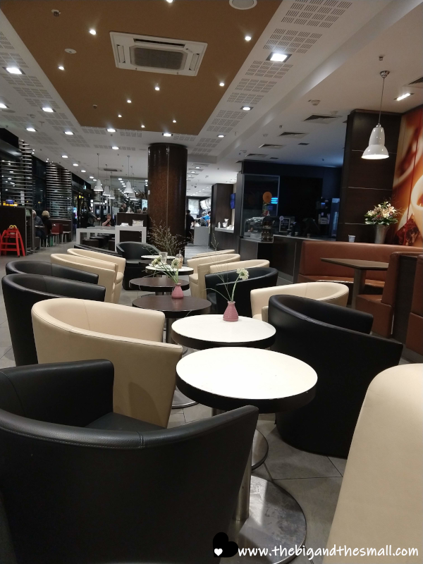 Interior of Berlin McDonalds.png